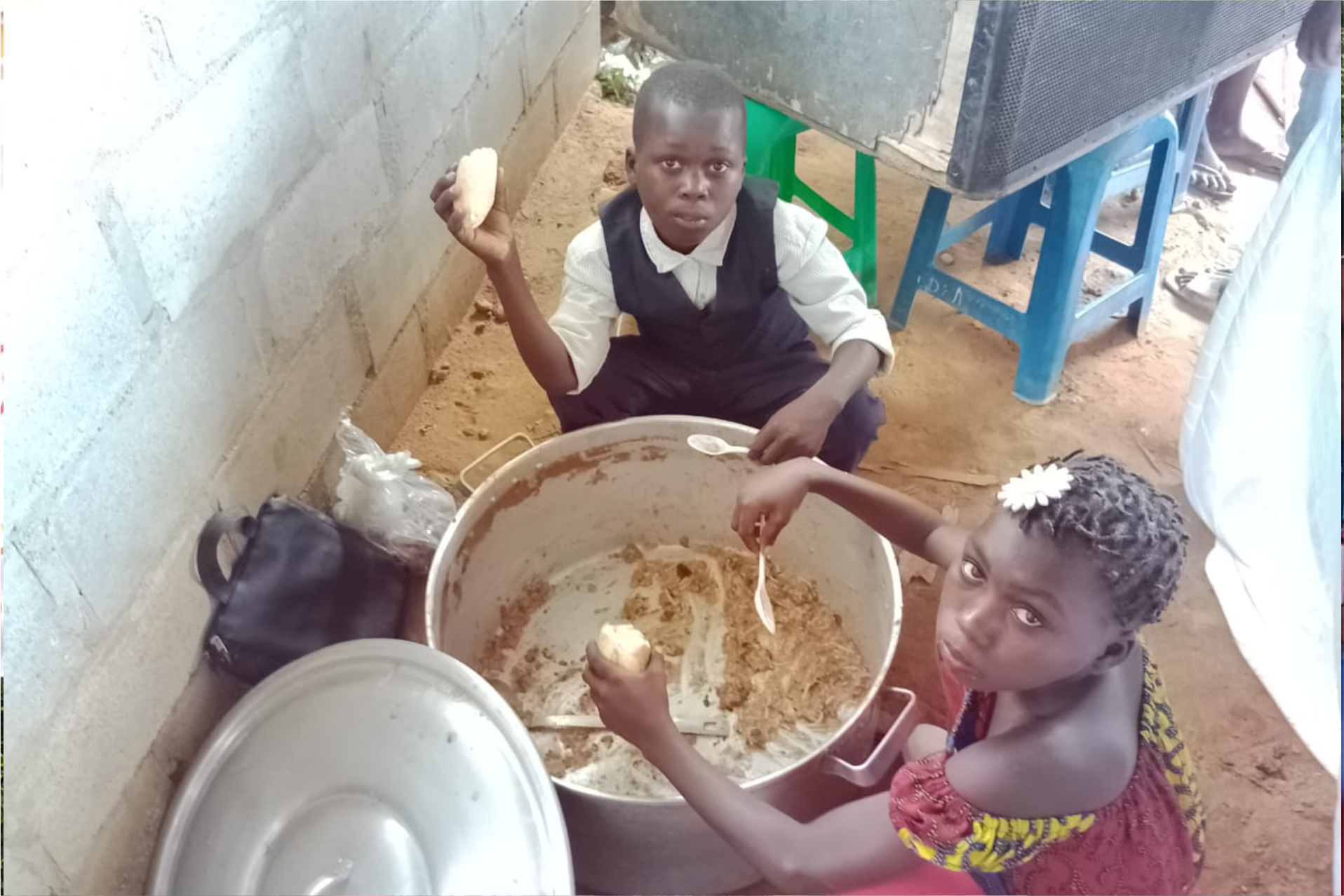 NAS COMUNIDADES (CRIANÇAS)