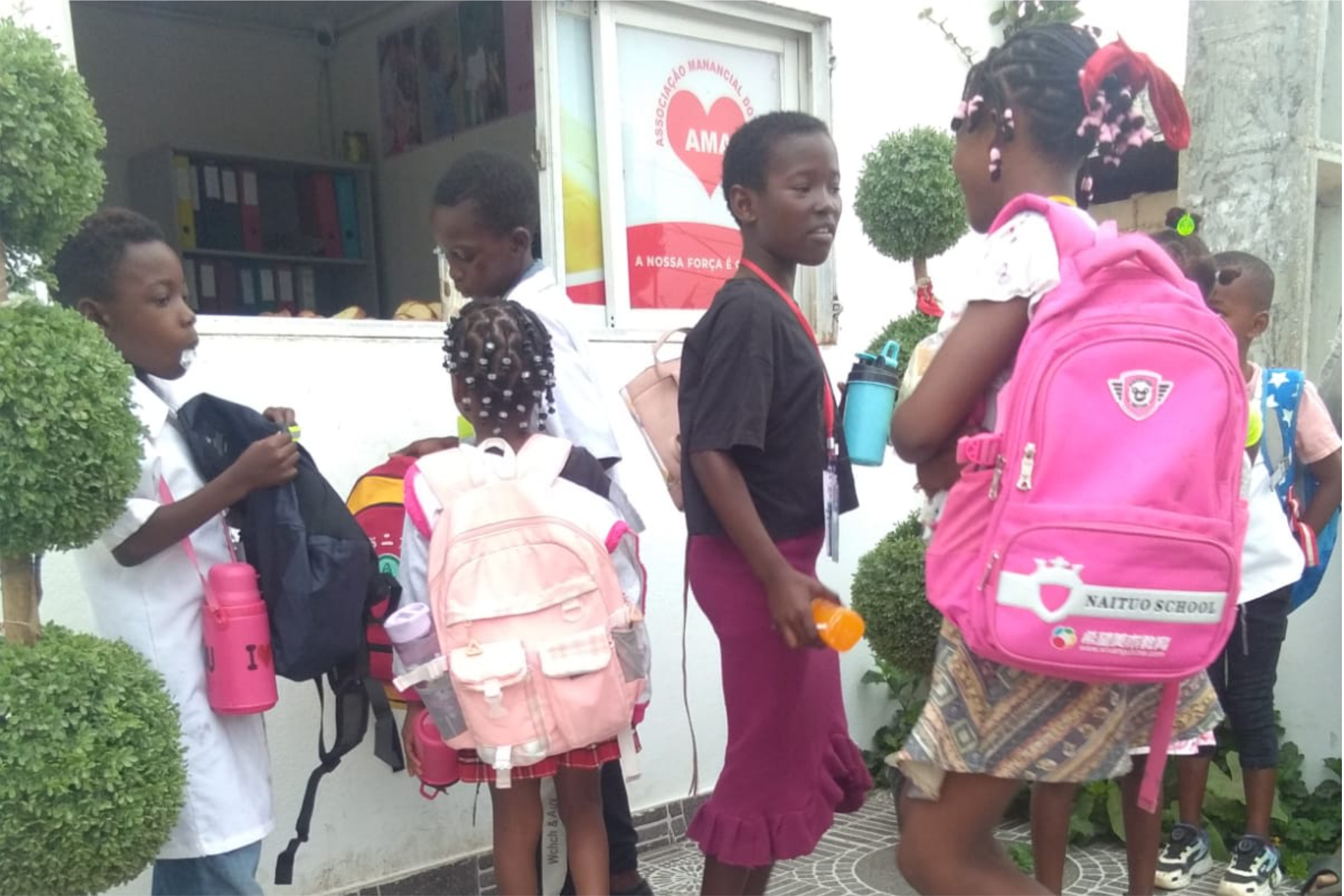 DITRIBUIÇÃO DE LAMCHE ESCOLAR ÁS CRIANÇAS BENEFICIARIAS DO BÔNUS ESCOLA